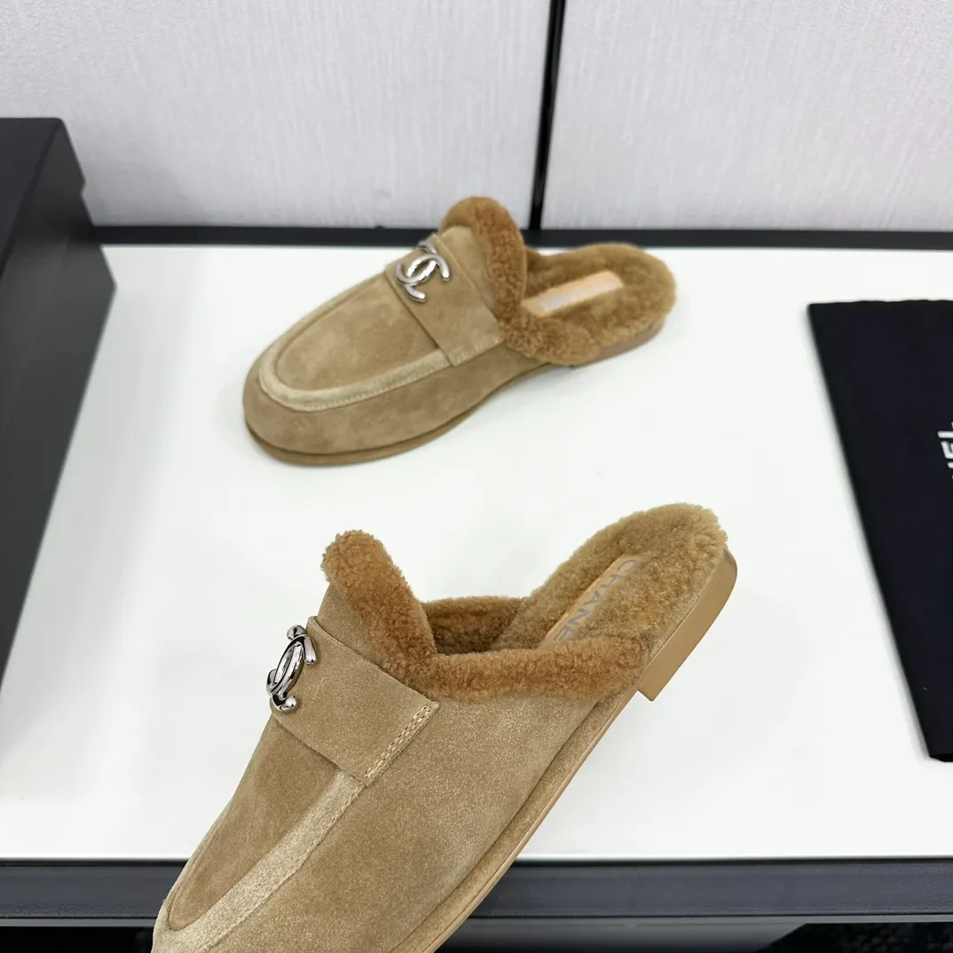 👟👟Ex-factory price 600👟👟Chanel 24K new furry loafers and Teddy furry shoes for autumn and winter. Very comfortable. Maillard brown is still very suitable for autumn and winter~ Suede upper, fur lining integrated, leather outsole Size: 35-39, other sizes are customized